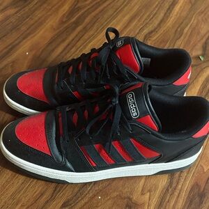 Adidas Men's Black and Red Low-Top Sneakers